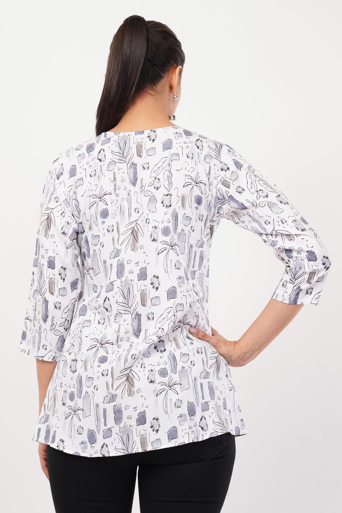 Strawberry Xpress Women's White & Grey Floral Print Crepe Tunic Top